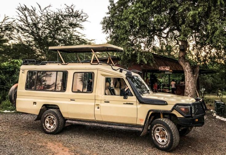Group Joining Safaris 4x4 Pop-Up Land Cruiser
